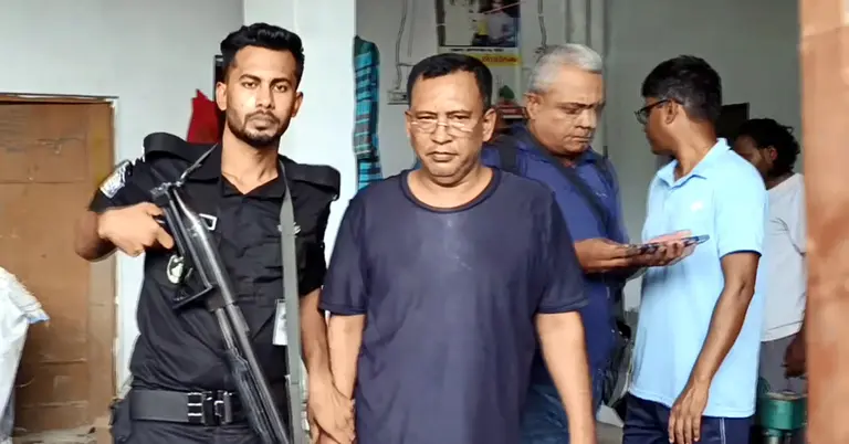 অবৈধ কীটনাশক কারখানায় অভিযান